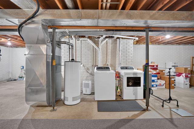 8003 Alpine Drive, Urbandale, IA 50322