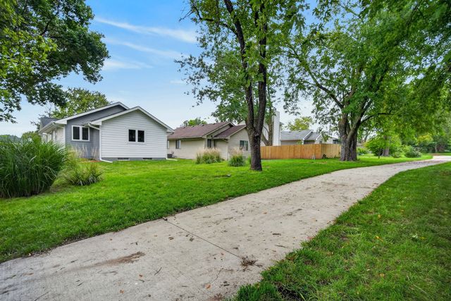 8003 Alpine Drive, Urbandale, IA 50322