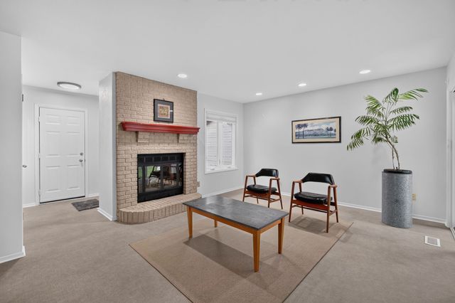 8003 Alpine Drive, Urbandale, IA 50322