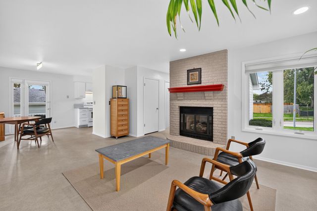8003 Alpine Drive, Urbandale, IA 50322