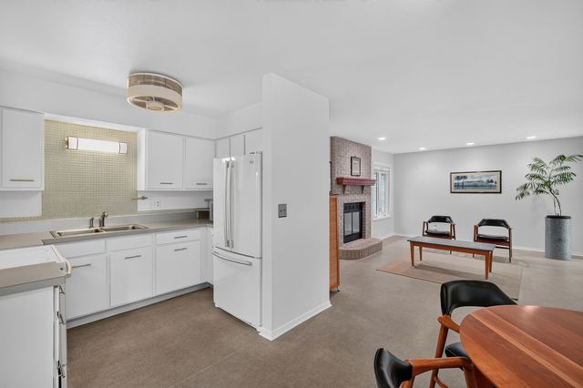 8003 Alpine Drive, Urbandale, IA 50322