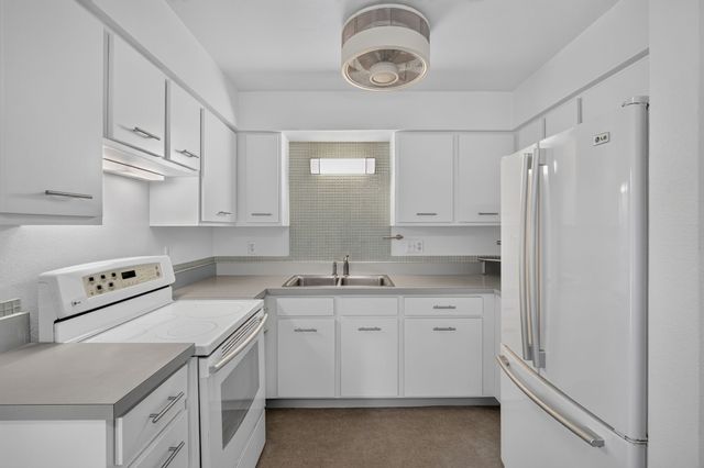 8003 Alpine Drive, Urbandale, IA 50322