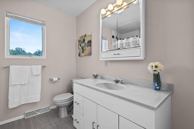 N4636 County Road V, Poynette, WI 53955