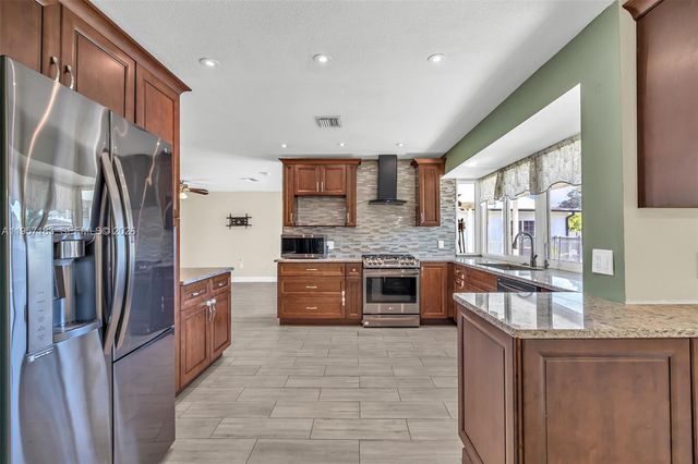 11900 NW 29th Mnr, Sunrise, FL 33323