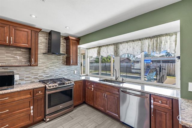 11900 NW 29th Mnr, Sunrise, FL 33323