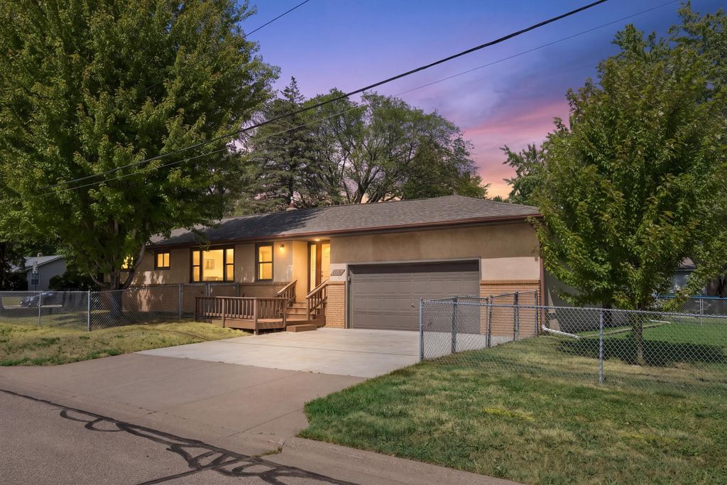 2267 Mohawk Road E, North Saint Paul, MN 55109 — photo 2
