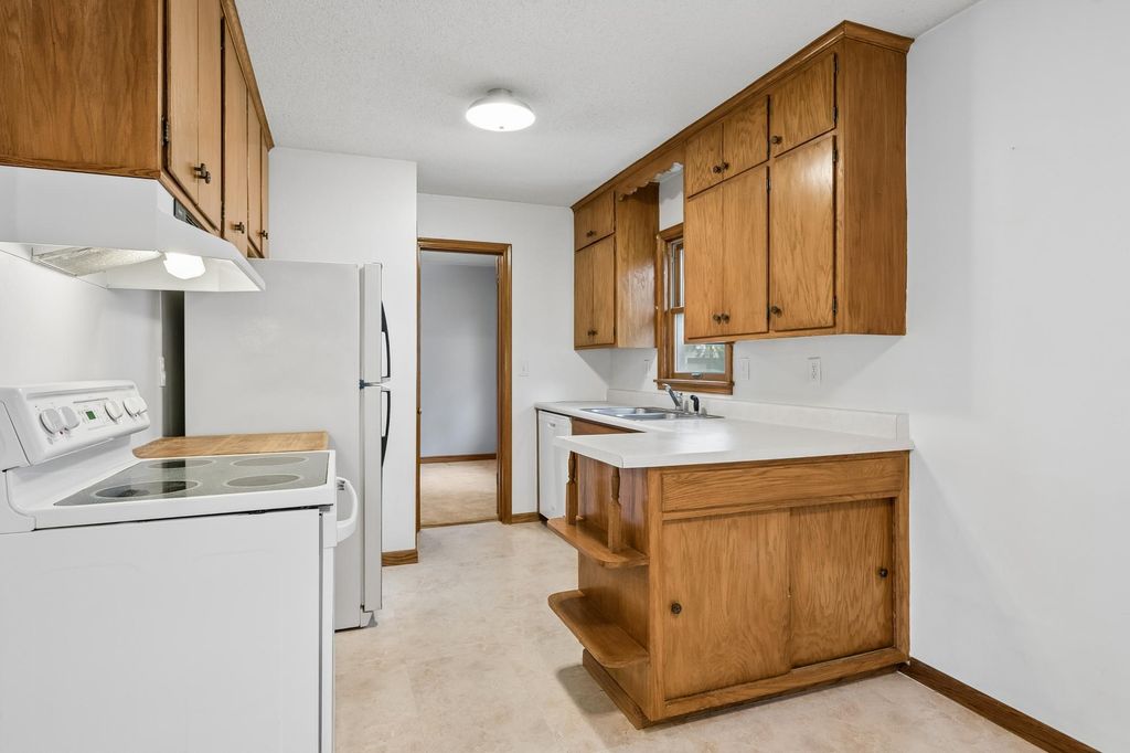 2267 Mohawk Road E, North Saint Paul, MN 55109 — photo 4