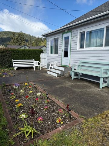 1919 Riddell Street, Raymond, WA 98577