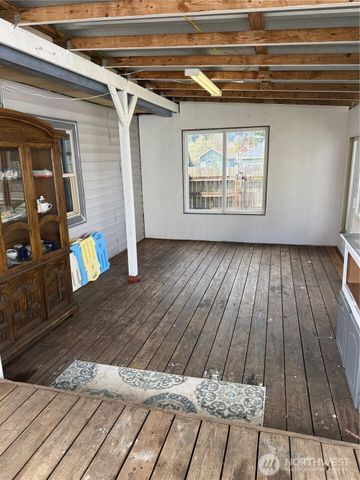 1919 Riddell Street, Raymond, WA 98577