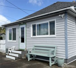 1919 Riddell Street, Raymond, WA 98577