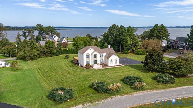129 Coopers Point Ln, Tappahannock, VA 22560