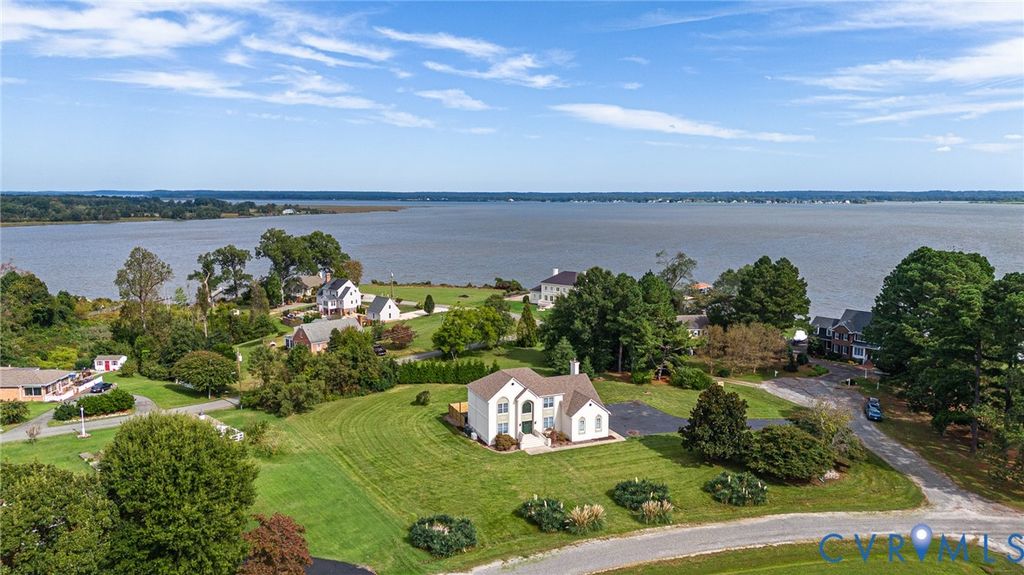 129 Coopers Point Ln, Tappahannock, VA 22560