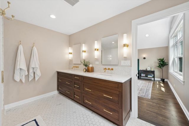 4929 N Fairfield Avenue, Chicago, IL 60625