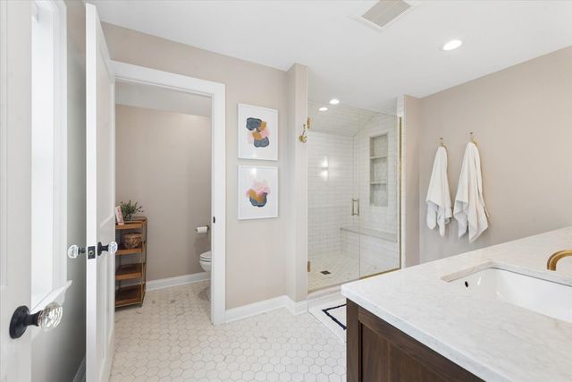 4929 N Fairfield Avenue, Chicago, IL 60625