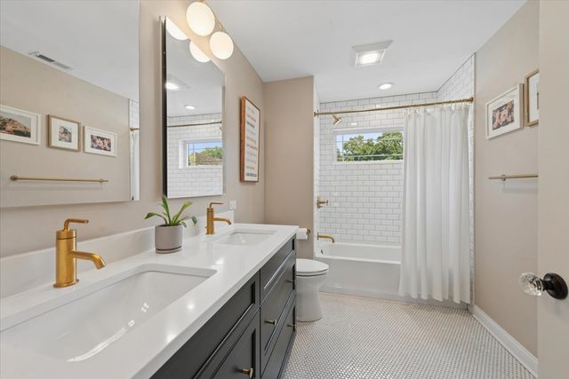4929 N Fairfield Avenue, Chicago, IL 60625