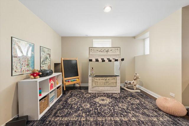 4929 N Fairfield Avenue, Chicago, IL 60625