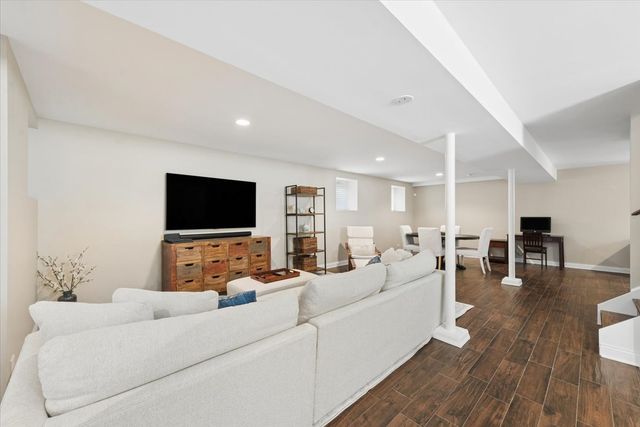 4929 N Fairfield Avenue, Chicago, IL 60625