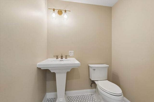 4929 N Fairfield Avenue, Chicago, IL 60625