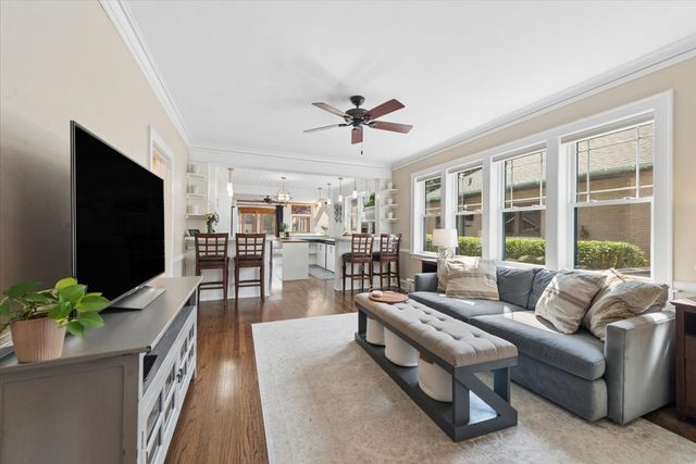 4929 N Fairfield Avenue, Chicago, IL 60625