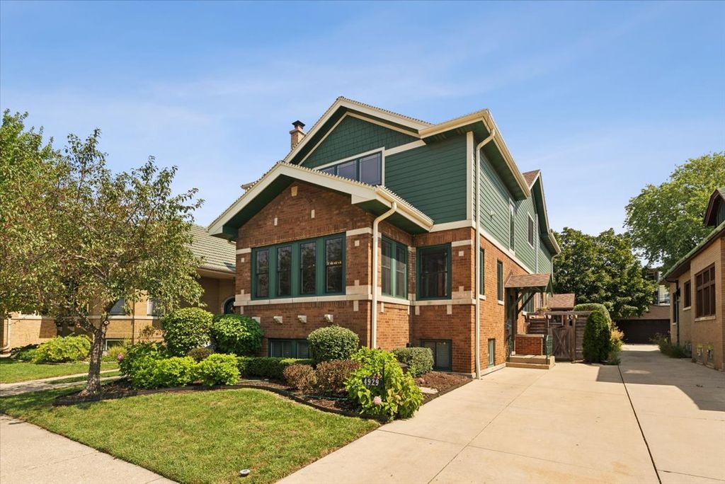 4929 N Fairfield Avenue, Chicago, IL 60625