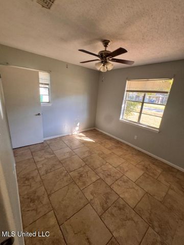 4221 Knowles Avenue, Moss Point, MS 39562