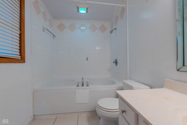 8602 Bishops Lane, Indianapolis, IN 46217