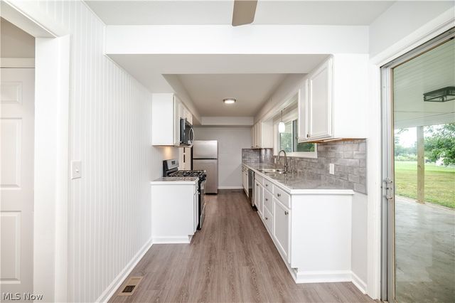 550 Neoka Drive, Campbell, OH 44405