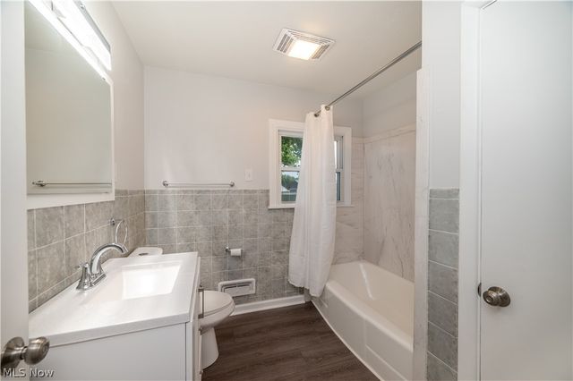 550 Neoka Drive, Campbell, OH 44405