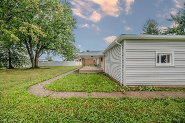 550 Neoka Drive, Campbell, OH 44405