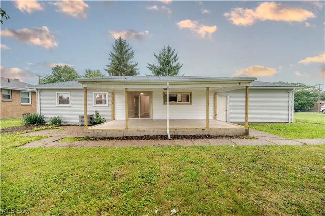 550 Neoka Drive, Campbell, OH 44405