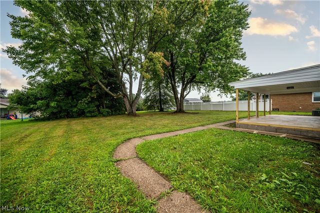 550 Neoka Drive, Campbell, OH 44405