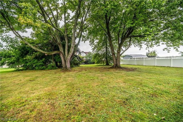 550 Neoka Drive, Campbell, OH 44405