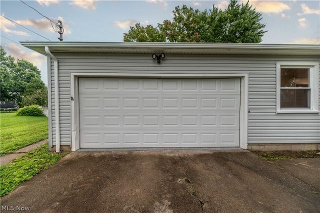 550 Neoka Drive, Campbell, OH 44405