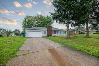 550 Neoka Drive, Campbell, OH 44405