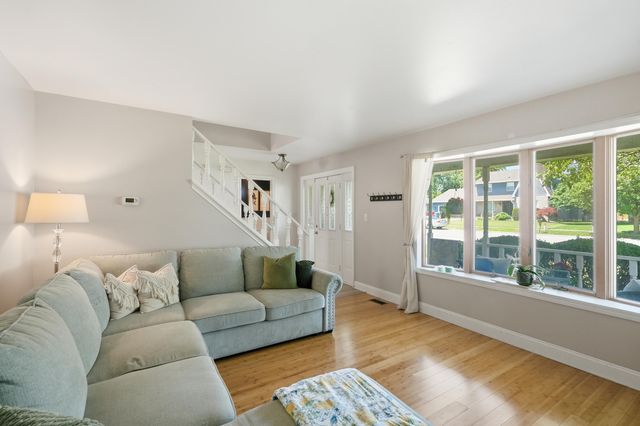 730 Meadow Lane, Crown Point, IN 46307