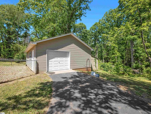 1249 Melvin Hill Road, Campobello, SC 29322