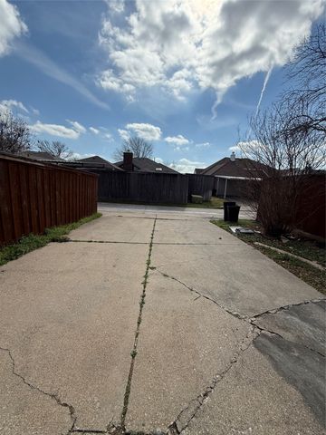 1704 Bent Brook Drive, Mesquite, TX 75181