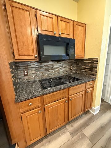 1704 Bent Brook Drive, Mesquite, TX 75181