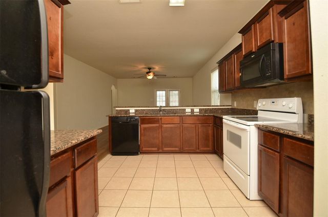 30902 W Lost Creek Boulevard, Magnolia, TX 77355