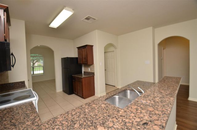 30902 W Lost Creek Boulevard, Magnolia, TX 77355