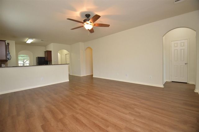30902 W Lost Creek Boulevard, Magnolia, TX 77355