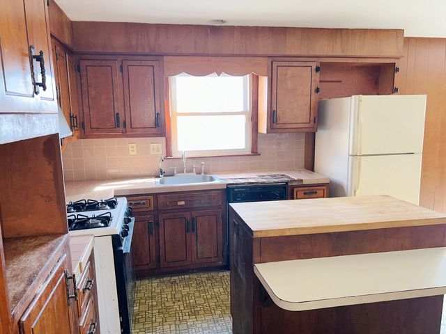 44 Strasma West Drive, Kankakee, IL 60901