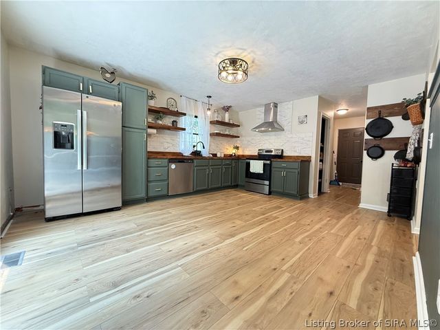206 Slate Run Drive, Henryville, IN 47126