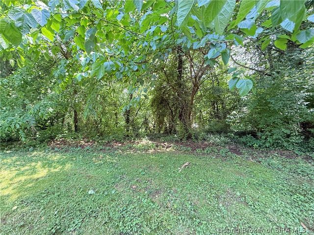 206 Slate Run Drive, Henryville, IN 47126