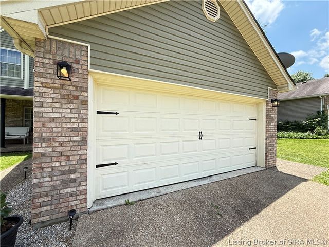206 Slate Run Drive, Henryville, IN 47126