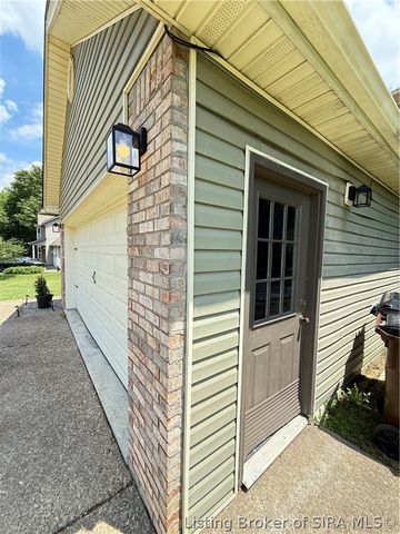 206 Slate Run Drive, Henryville, IN 47126