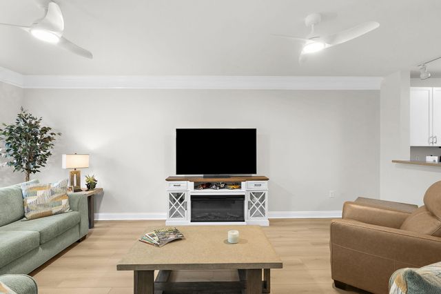 2014 Basildon Road 2014, Mount Pleasant, SC 29466