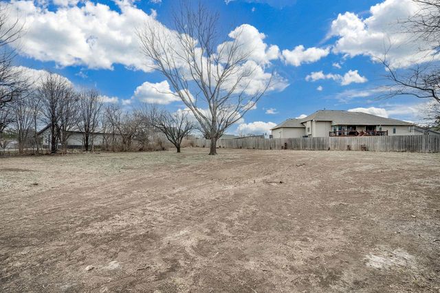 11723 E Fireside Ln, Derby, KS 67037