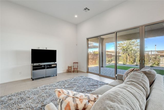 6684 Regency Stone Way, Las Vegas, NV 89148