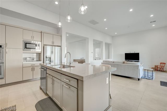 6684 Regency Stone Way, Las Vegas, NV 89148